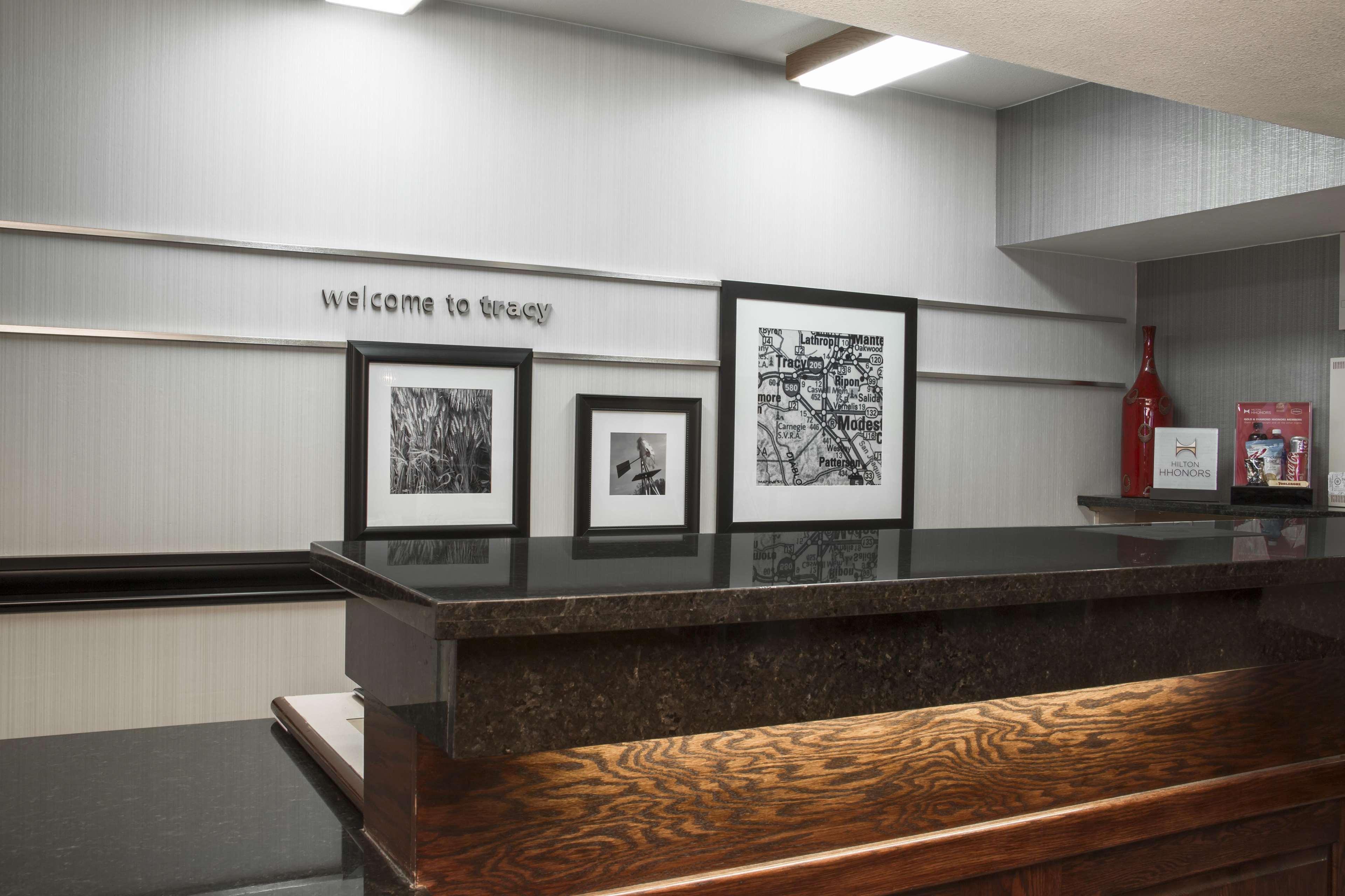 Hampton Inn Tracy Kültér fotó